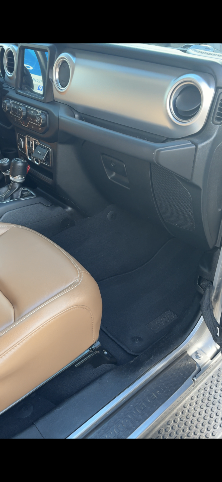 Jeep Wrangler wnętrze przed odświeżeniem