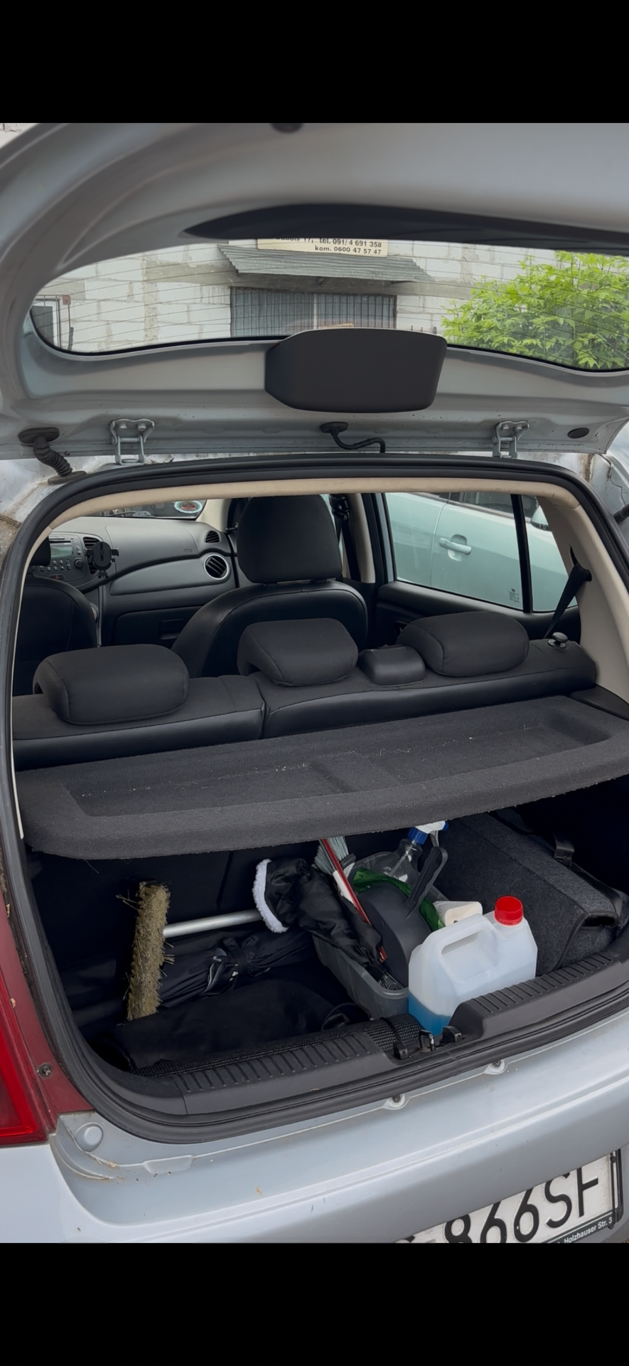 Bagażnik Hyundai i10 przed czyszczeniem