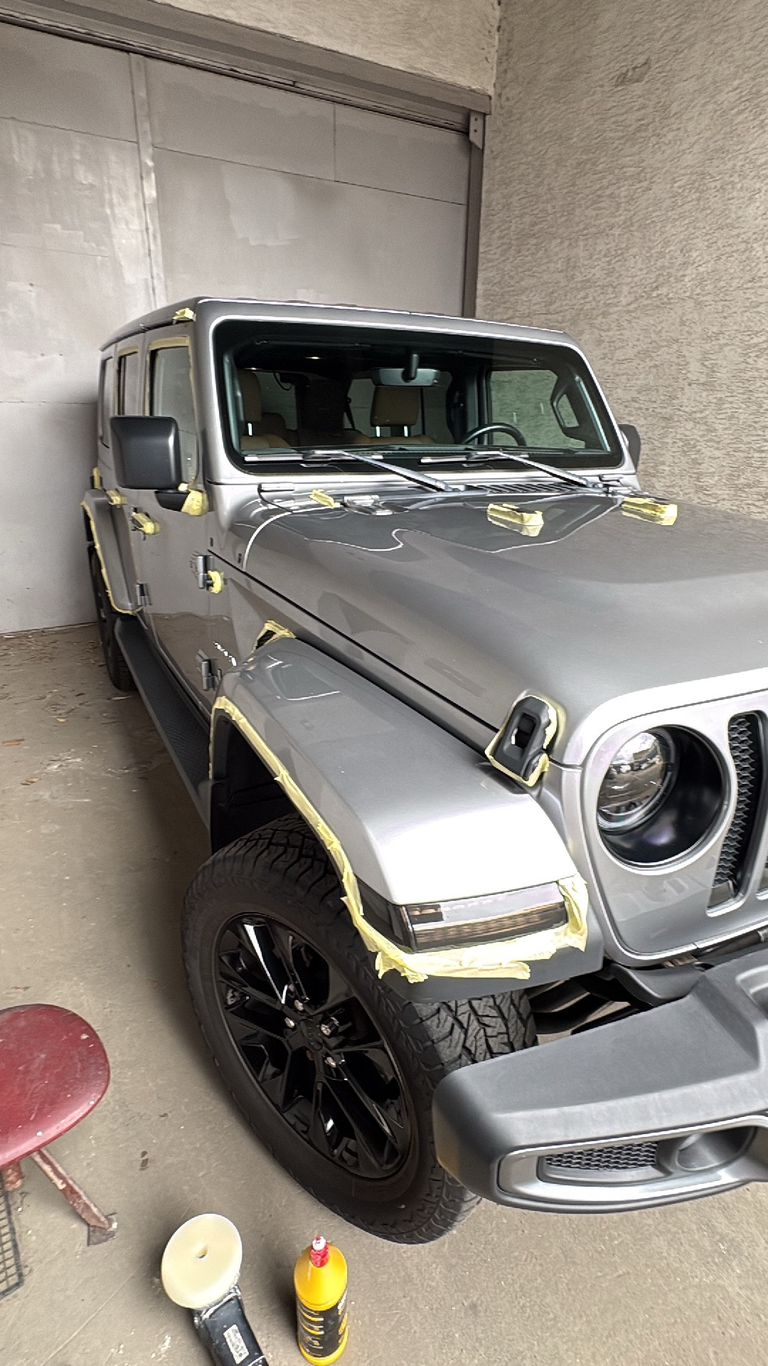 Jeep Wrangler przed detailigiem i pracą przy lakierze