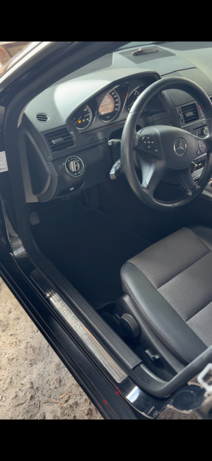 Mercedes C Klasa W204 miejsce kierowcy po odświeżeniu wnętrza