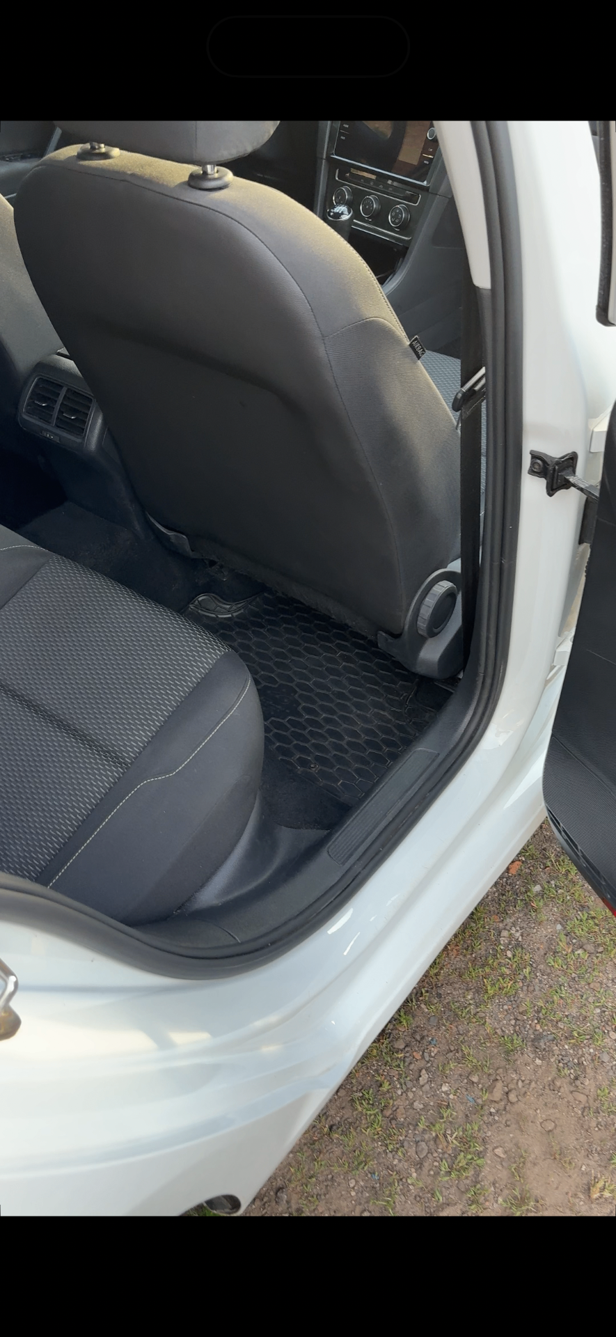 Volkswagen Golf wnętrze po odkurzaniu