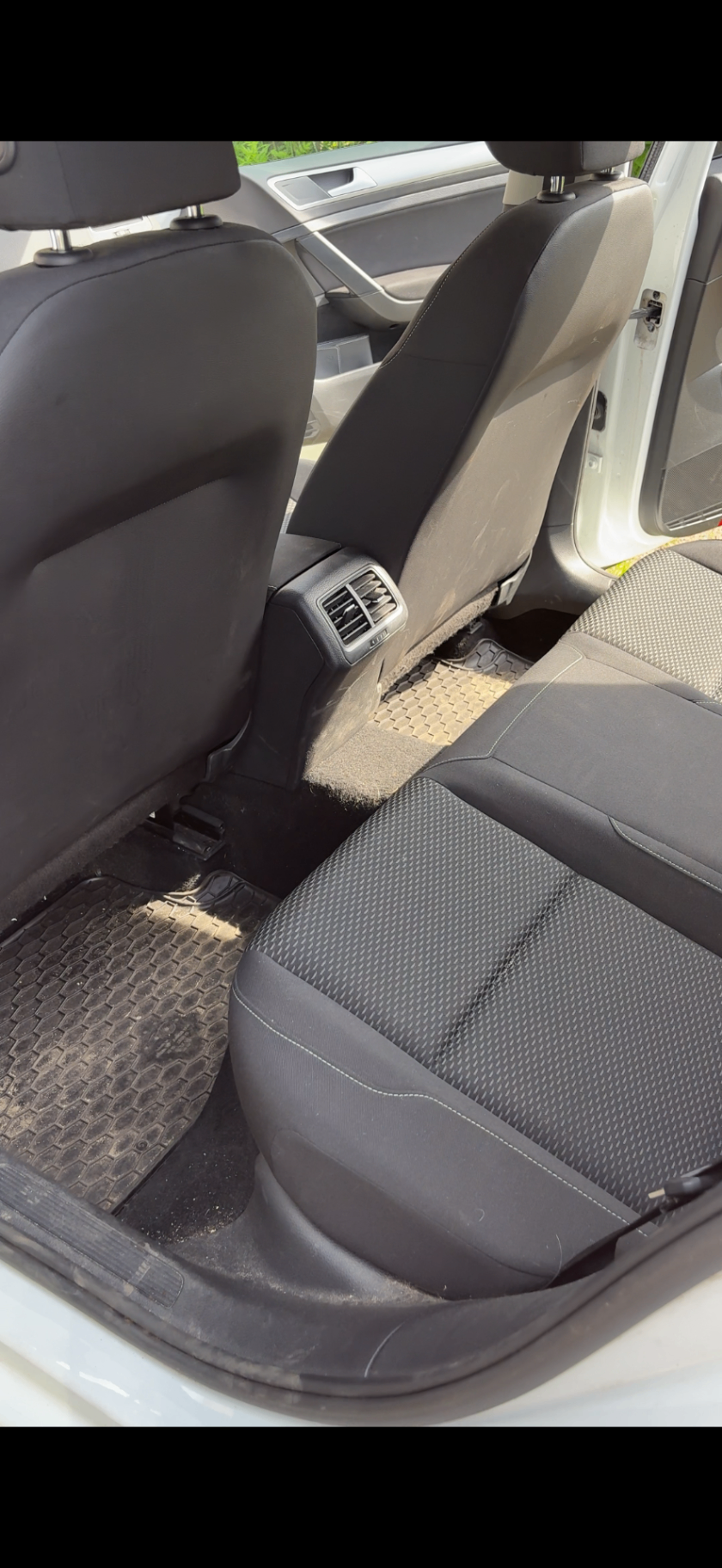 Volkswagen Golf tył wnętrza przed czyszczeniem