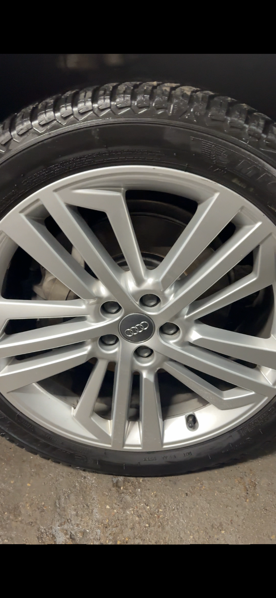 Felga Audi Q5 z logo Audi po czyszczeniu