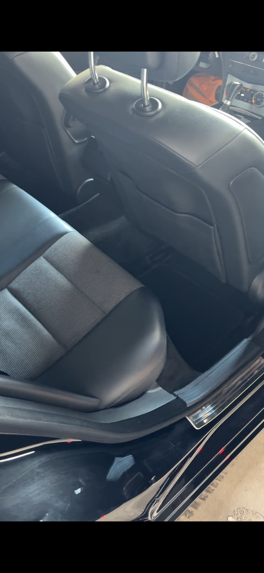 Mercedes C Klasa W204 tylna część wnętrza po czyszczeniu